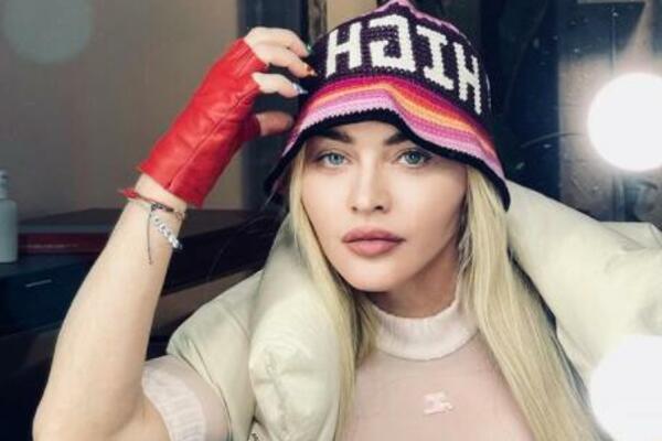 "JOŠ JEDAN FOTOŠUT SA NEREALISTIČNOM FACOM, SVI ZNAJU PROKLETU ISTINU": Madonu RAZAPINJU zbog lošeg fotošopa!(FOTO)