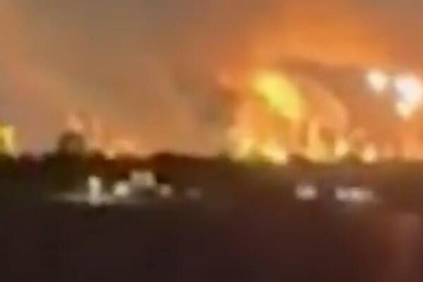 VATRENA STIHIJA GUTA RAFINERIJU NAFTE U TEKSASU: Svedoci su čuli EKSPLOZIJU, ima i povređenih