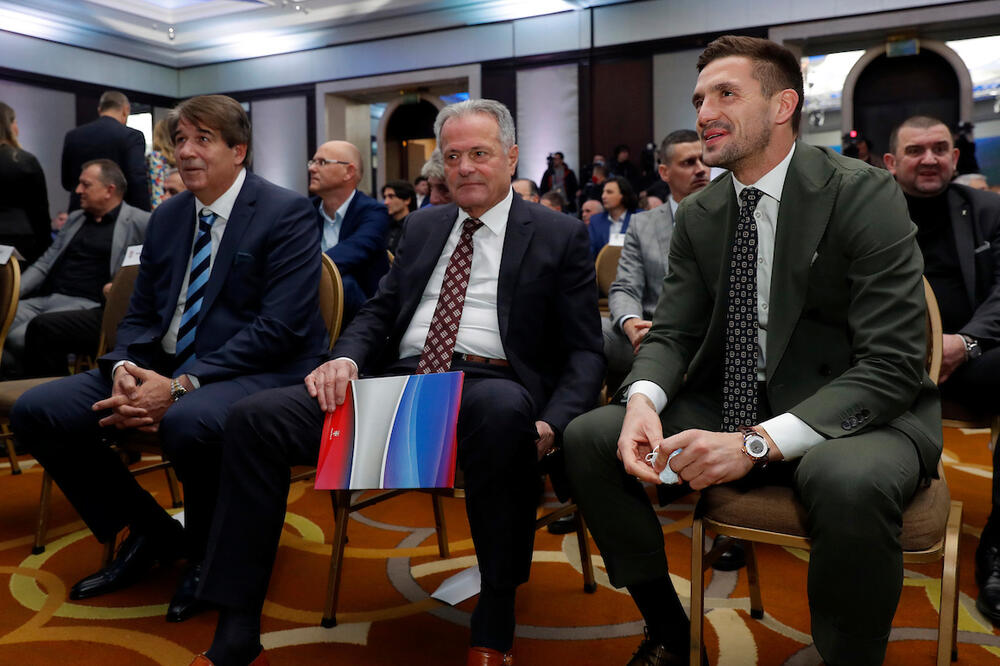 IMA UKUSA! TADIĆ NOSI ELEGANTAN SAT! Roze zlato i vrtoglava cifra! (FOTO)