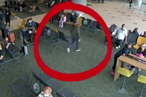 STEJT DEPARTMENT NEGIRAO DA JE UHAPŠENI U TURSKOJ NJIHOV DIPLOMATA! Pogledajte snimak sa aerodroma (VIDEO)