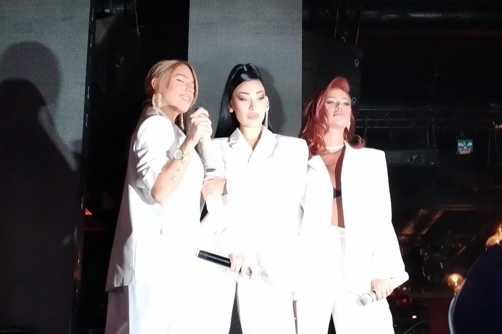 POJAVILE SE KAO ANĐELI, SVE TRI U BELOM: Ovakav stajling nisu nikad imale NAŽE ZVEZDE, SVI U ČUDU! (FOTO)