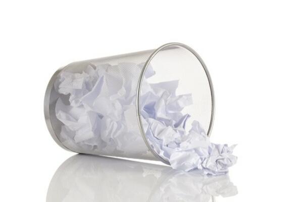 OČISTITE KANTU ZA SMEĆE BEZ TRUNKE HEMIJE: Talog od KAFE ima VELIKU MOĆ, a možete I UZ POMOĆ OVOGA