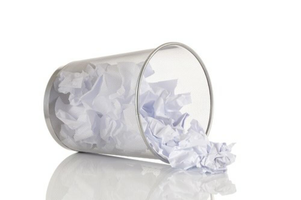 OČISTITE KANTU ZA SMEĆE BEZ TRUNKE HEMIJE: Talog od KAFE ima VELIKU MOĆ, a možete I UZ POMOĆ OVOGA