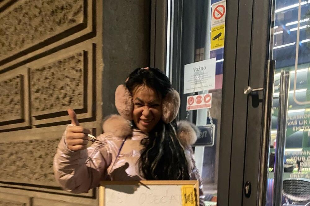 ŠTA SE DEŠAVA?! Ivana IZAŠLA IZ Bara sa sve tablom u rukama: NE PROGOVARA NI REČ, a OVO PIŠE! (FOTO)