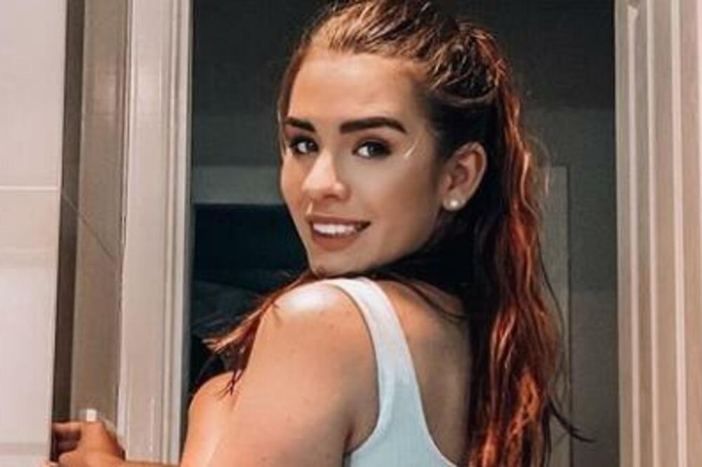 PERVERZIJA U 100 VERZIJA! SAMOHRANA MAJKA radila u BANCI, a onda postala ZVEZDA ZA ODRASLE: Evo šta sve RADI (FOTO)