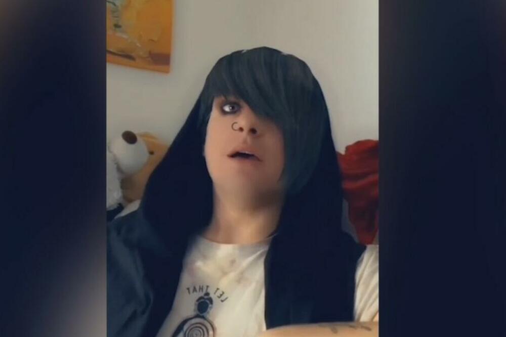 HIT NA INTERNETU: LOŠMI PANDA IMITIRA RIJALITI UČESNICU, snimak se deli MUNJEVITOM BRZINOM! (VIDEO)