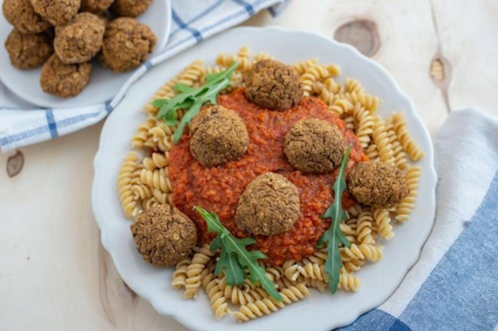 SAVRŠEN POSNI RUČAK KOJI ĆETE SVI OBOŽAVATI: Ćufte od PASULJA i CVEKLE, savršeno idu uz TESTENINU