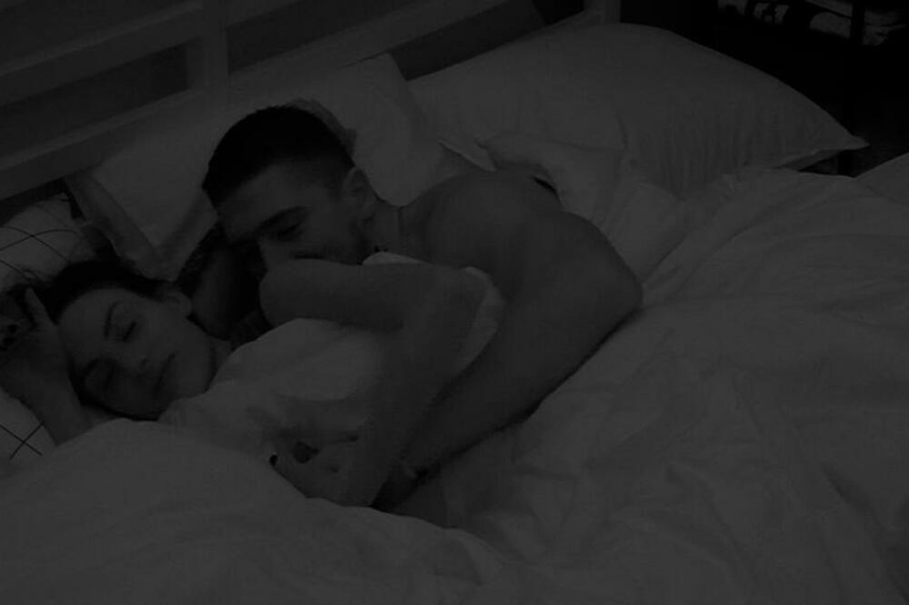 PALA TROJKA! Ovo je PRVO AKCIJANJE U Baru, DVE DEVOJKE I MUŠKARAC!? (VIDEO 18+)