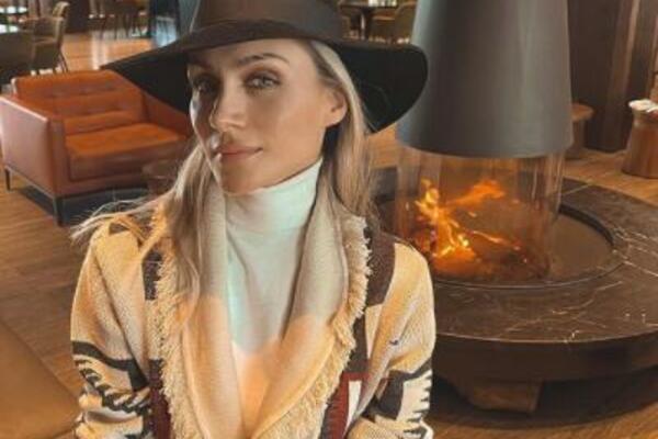 JELENA GAVRILOVIĆ U ZIMSKIM ČAROLIJAMA SA FANTASTIČNIM FRAJEROM: Fotografije otkrivaju tajnu, spremna za PROSIDBU?!