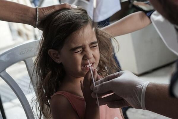 RODITELJI, VODITE MALIŠANE NA TESTIRANJE SAMO AKO IMAJU OVE SIMPTOME: Ambulante su pune dece i beba!