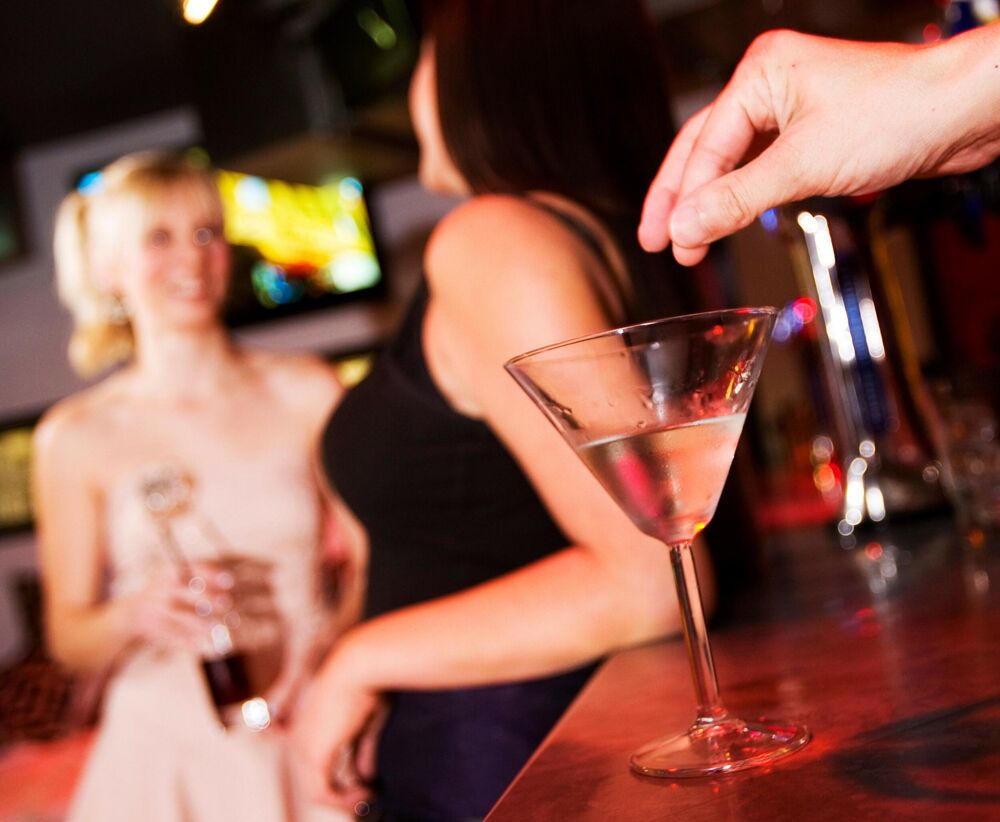 Droga u piće, Droga za silovanje, Izlazak, Noćni klub, Klub, Diskoteka, Provod