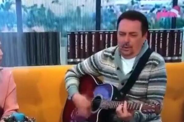 KEBA DOŽIVEO NEPRIJATNOST U UŽIVO EMISIJI! POVIKAO "JAO" PA ZABRINUO SVE U STUDIJU!