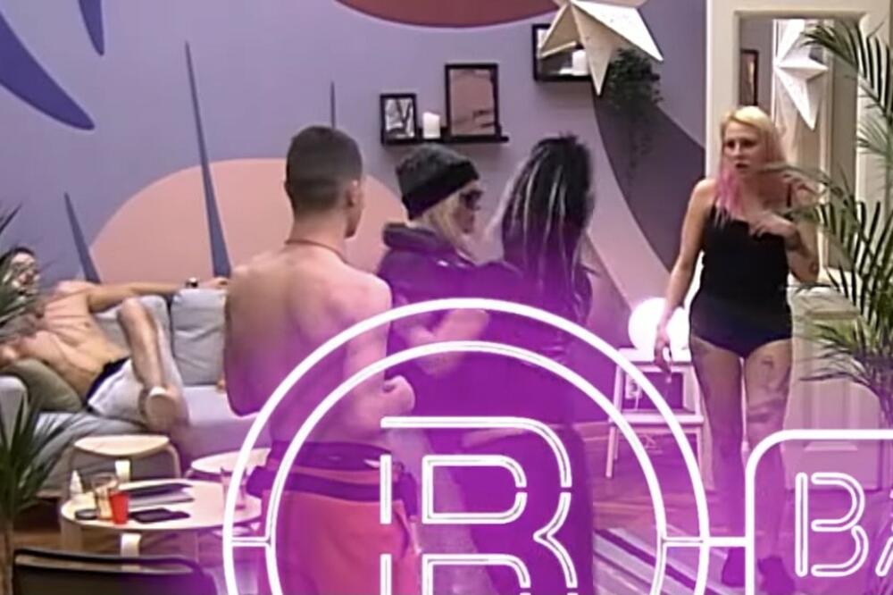 PREŠLA SVE GRANICE! Zaletela se kao FURIJA na Maju, pa napravila PREKRŠAJ: Ovo nikako nije smela! (VIDEO)