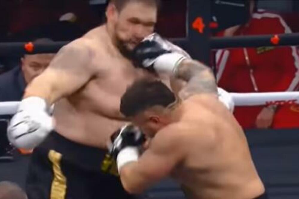 KAD 180 KILOGRAMA TRESNE O POD: Ruski bokser je smršao, ali i dalje je OGROMAN - a pao je k'o KLADA! (VIDEO)