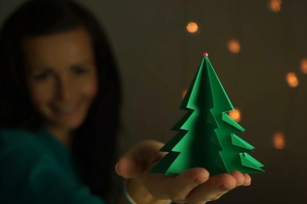 OD SAMO 1 LISTA PAPIRA MOŽETE NAPRAVITI SAVRŠENU DEKORACIJU:Origami novogodišnja jelka se pravi BRZO i LAKO (VIDEO)