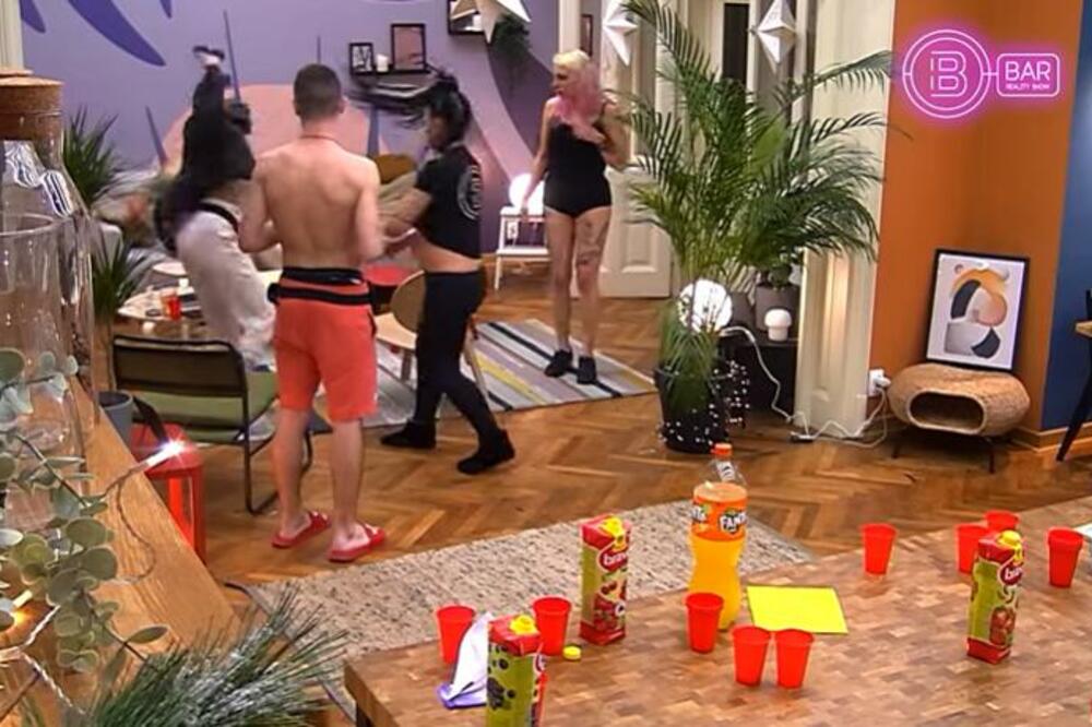 HISTERIJA, FIZIČKI NASRTAJ, SUZE I NEVIĐENE SCENE U RIJALITIJU "BAR": Ne propustite novu epizodu na Kurir TV!
