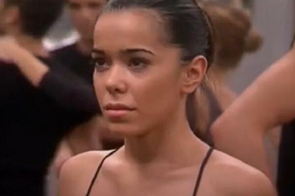 SVE JE OPČINILA U SERIJI "KORAK NAPRED" KAO ČUVENA LOLA! Dugo je nije bilo u javnosti, danas je JOŠ LEPŠA! (FOTO)