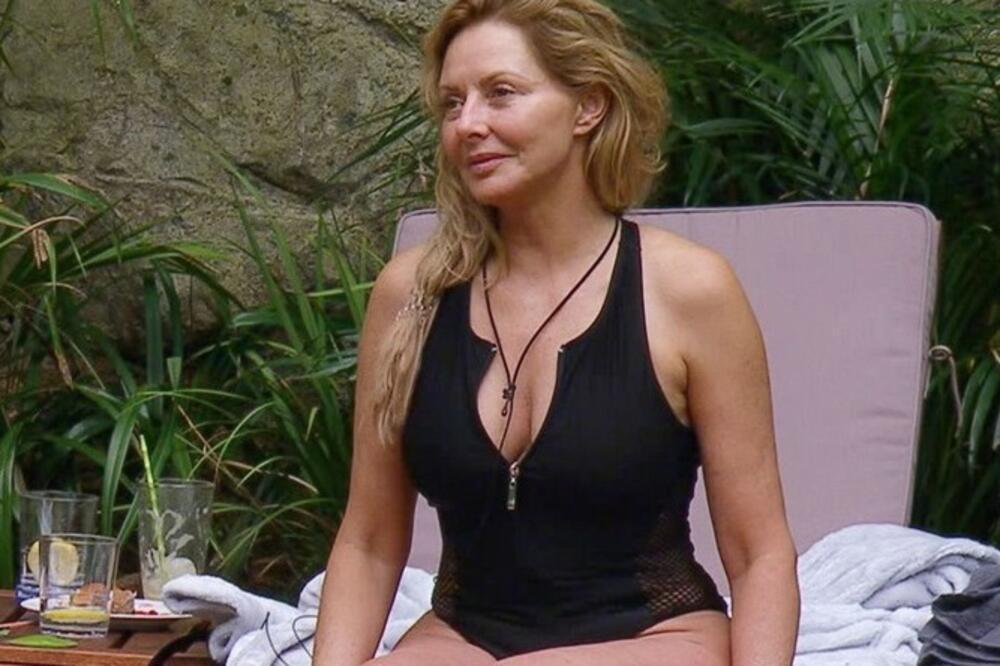 NAJOBDARENIJA VODITELJKA (61) SE UTEGLA, INTIMNI DEO NABUBREO: Pozadina kao lubenica, nema nimalo milosti! (FOTO)