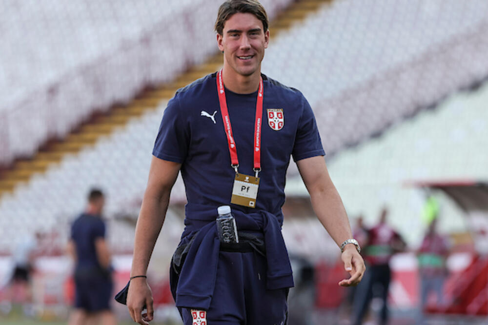 ŽENE TOTALNO ODLEPILE ZA VLAHOVIĆEM: Ove poznate lepotice su se dovodile u vezu sa njim, jedna je Srpkinja! (FOTO)