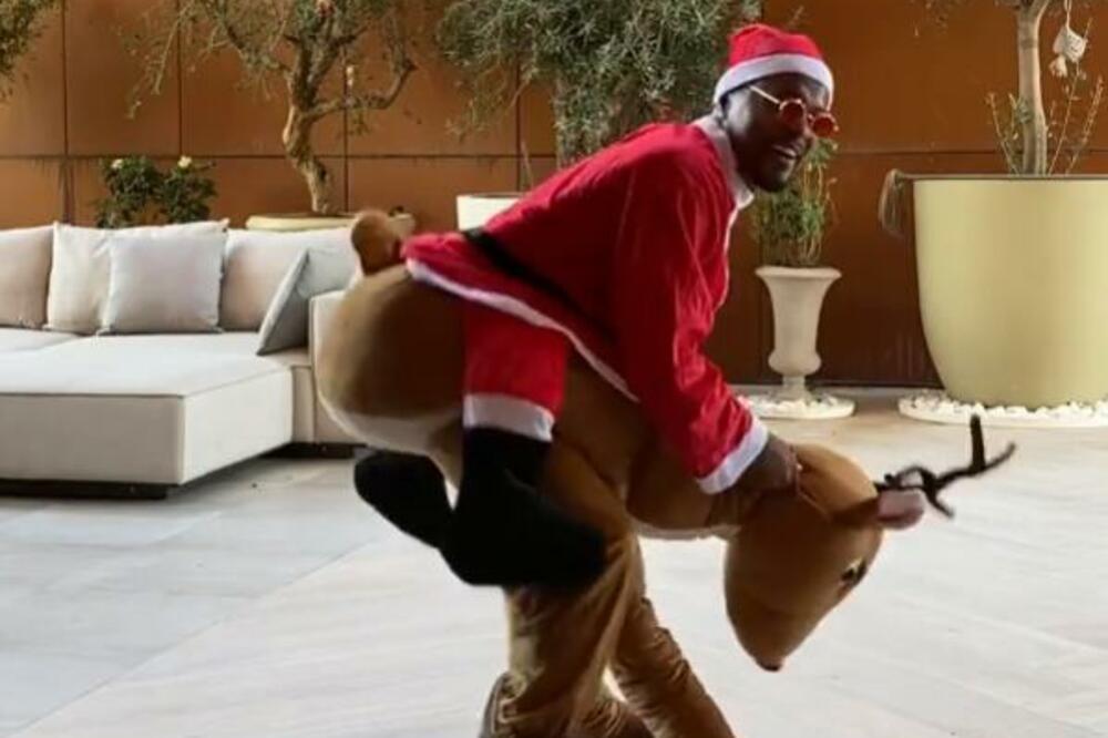 TOTALNO POBRLJAVIO OD POZITIVNE ENERGIJE: Evra širi OSMEHE I SREĆU! MOŽDA MALO I POGREŠNO IZGLEDA ples sa Rudolfom?