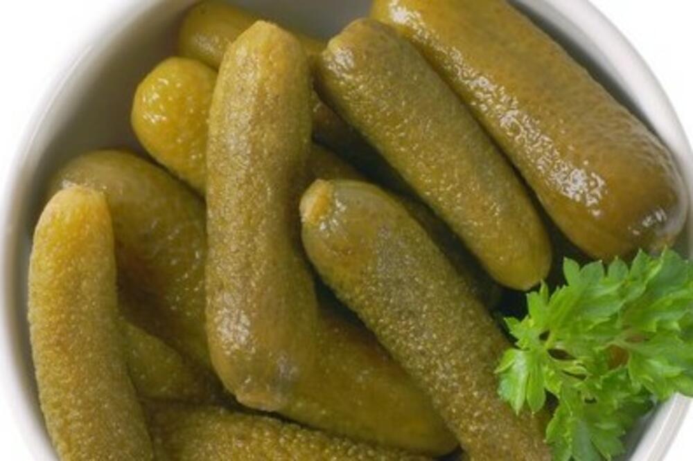 KISELI KRASTAVCI MOGU DA VAM OZBILJNO NAŠKODE: Način na koji ih Srbi jedu OPASAN JE!