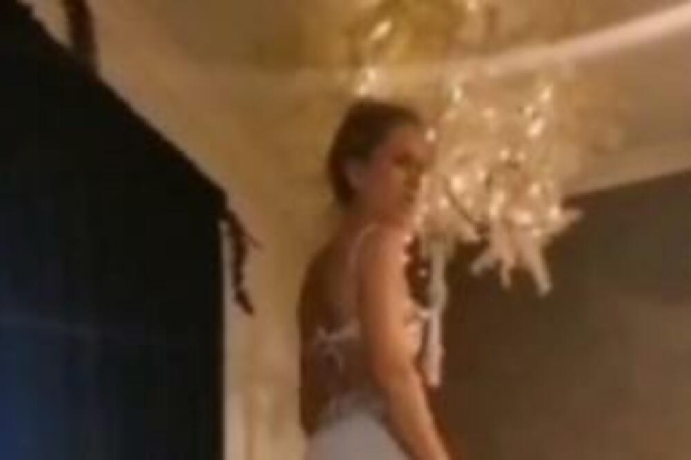 ZBUNILA ČITAVU PLANETU: Pogledajte KAKO se OVA majka DOSETILA da JELKU "zaštiti" od DECE! (FOTO)