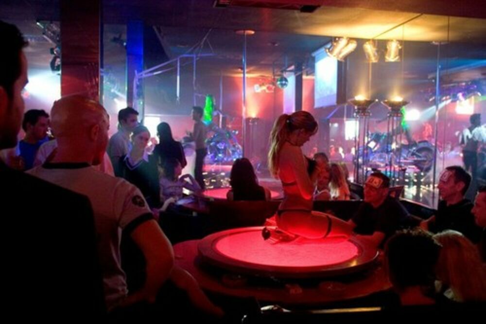 Striptiz klub