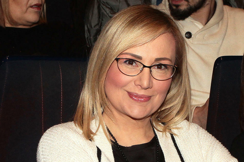 VODITELJ SE KRIO U STANU KOD LEONTINE VUKOMANOVIĆ: Ona mu posvetila pesmu!