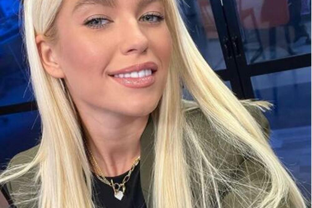 KAKVA PORODICA! OVO SU RODITELJI NAJNOVIJE SNAJKE ĐOKOVIĆA: Lepotu POKUPILA od majke, svi primećuju JEDAN DETALJ