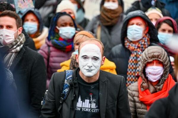 "NEMA KULTURE, NEMA BUDUĆNOSTI": Protest belgijskih umetnika protiv kovid mera (FOTO)