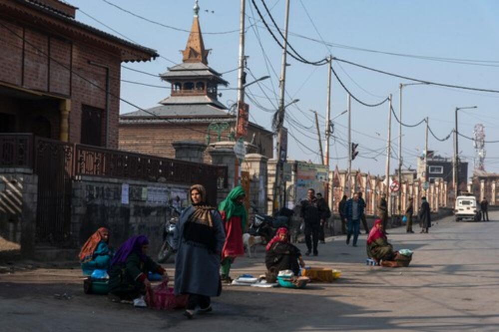 U stampedu na verskom okupljanu poginulo 87 osoba: Nezapamćena tragedija u Indiji, strahuje se od jednog!