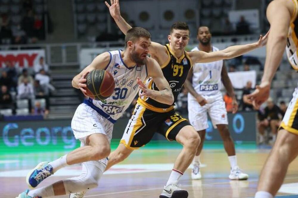 HRVATSKI DERBI PRIPAO ZADRU: Split ostao na začelju tabele (FOTO)