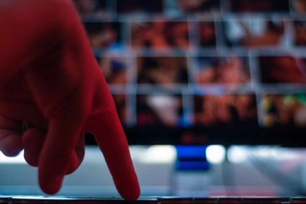 Porno sajt, Eksplicitno