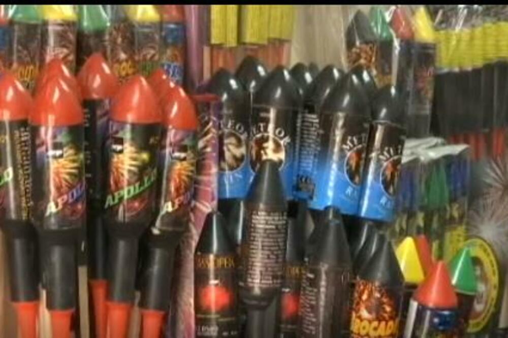 DECA STAVLJAJU PETARDE U USTA I UBACUJU IH U KAPULJAČE?! Kazne su ogromne, neće biti pošteđeni ni MALOLETNI!