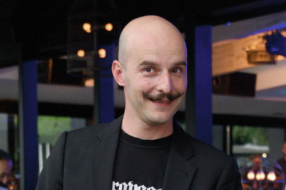 PUBLIKA GA JE ZAVOLELA U FILMU KAD PORASTEM BIĆU KENGUR: Ova PRELEPA LIBANKA je supruga našeg GLUMCA