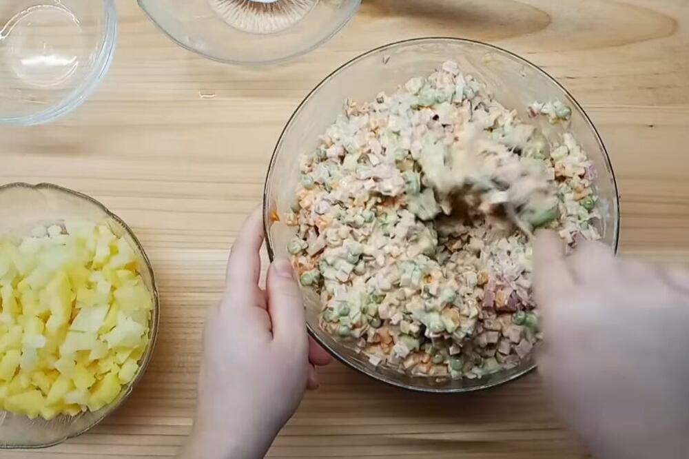 UMESTO MAJONEZA STAVITE 1 TEČNI SASTOJAK U RUSKU SALATU: Biće vam KRIVO što tako KREMASTU niste RANIJE JELI RECEPT