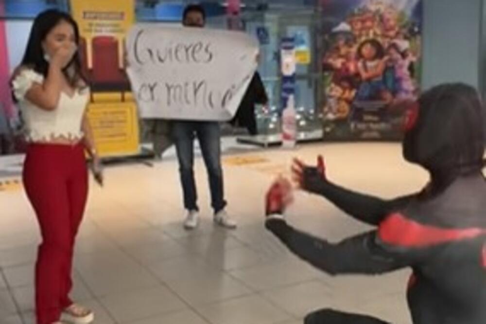 ISPLIVAO SNIMAK VEOMA BIZARNE PROSIDBE, ČOVEK JE PREŠAO IGRICU: Njena REAKCIJA sve je ostavila bez REČI! (VIDEO)