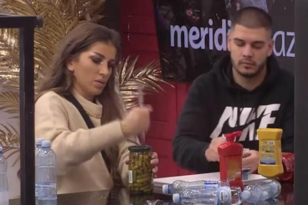 DALILA OPTUŽILA DEJANA DA HOĆE DA JE NAGOJI I ONDA ODVOJI OD SVIH: Iznela sve DETALJE plana!