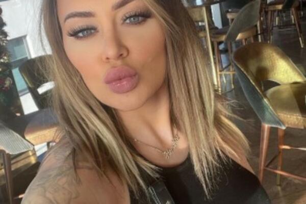 PERVERZNA ISPOVEST, OTKRILA JE NA ŠTA JE MUŠKARCI TERAJU: Oblači BIZARNA ODELCA, a oni padaju U TRANS! (FOTO)