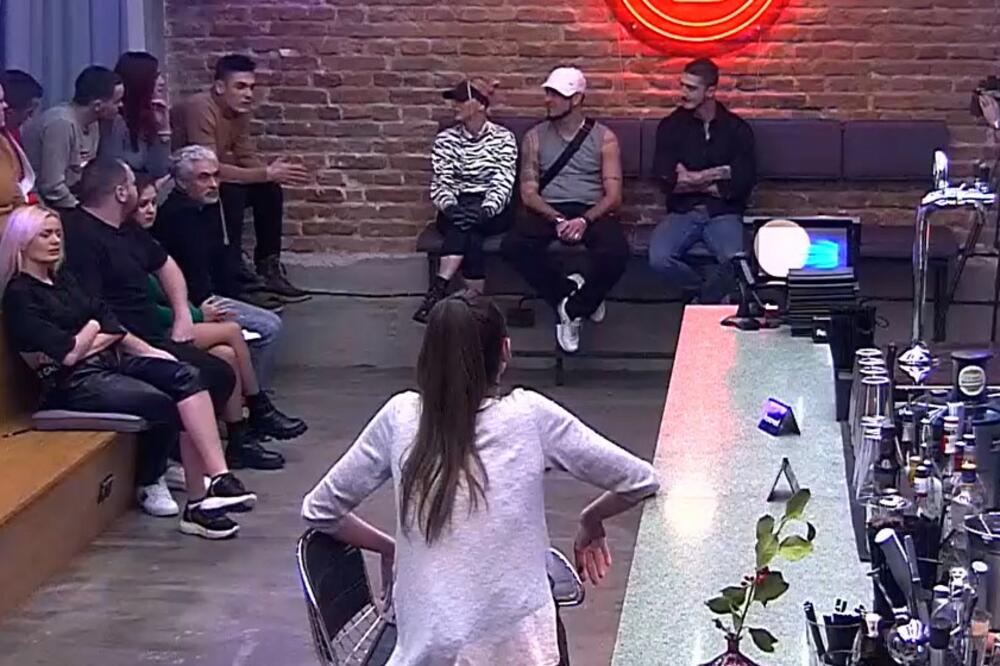 ONA LETI NAPOLJE: Evo ko je dobio prvi OTKAZ u Baru!