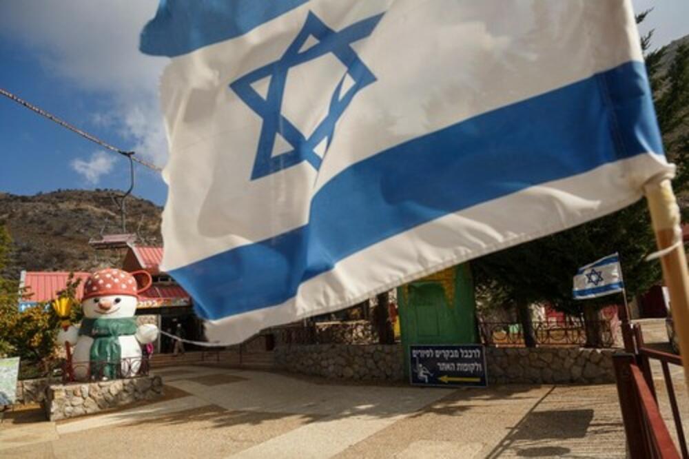 IZRAELSKI ZVANIČNICI PRONAŠLI SUMNJIVU NAPRAVU U POKLONU AMBASADE KINE: Misle da je ovo u pitanju, AU! (FOTO)