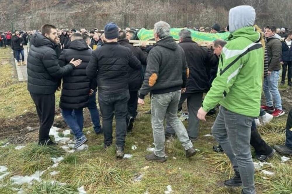 SAHRANJENA ČETVORICA MLADIĆA IZ NOVOG PAZARA: Tuga od koje BOLE KOSTI! (FOTO)