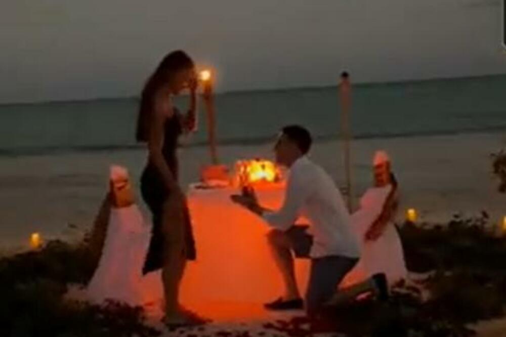 EGZOTIČNO PUTOVANJE KRUNISANO NA NAJLEPŠI MOGUĆI NAČIN: Srpski fudbaler zaprosio izabranicu na plaži (VIDEO+FOTO)