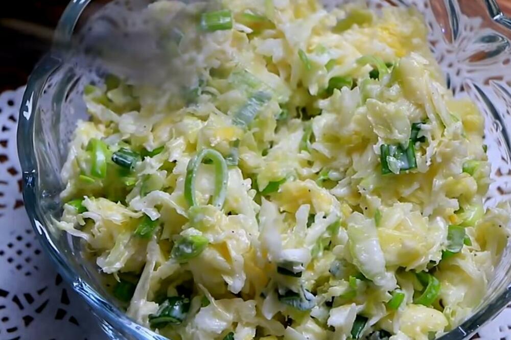 OVAKVU KUPUS SALATU SIGURNO NISTE JELI: Trik je što u nju ide OMILJINA SRPSKA NAMIRNICA (RECEPT)