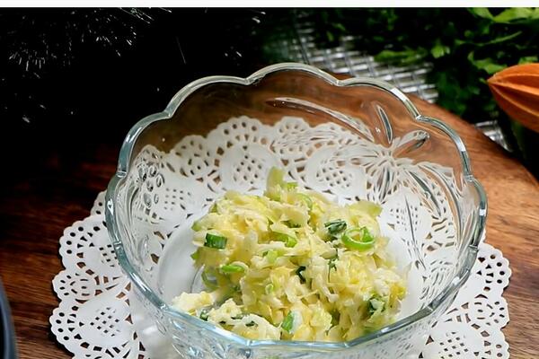 KUPUS SALATU SA OVOM VRSTOM RIBE NIKO DO SAD NIJE OKUSIO: Osvojiće vas na 1 ZALOGAJ kada vidite ŠTA JOŠ DAJE AROMU