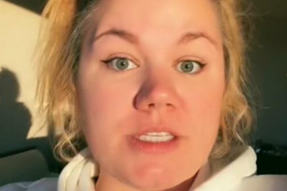 NAKON ŠTO JE JAVILA ŠEFU DA JOJ SESTRA UMIRE, ON JOJ JE UPUTIO OVE REČI: Njegov postupak ZAPREPASTIO sve! (VIDEO)