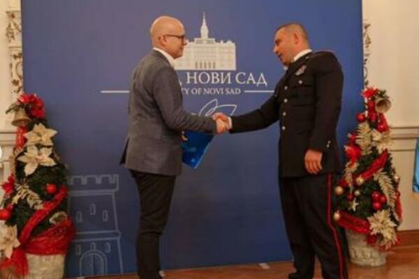 VUČEVIĆ URUČIO ZAHVALNICE: Policija i Vatrogasne jedinice mnogo su angažovanije i efikasnije isko je posla više!