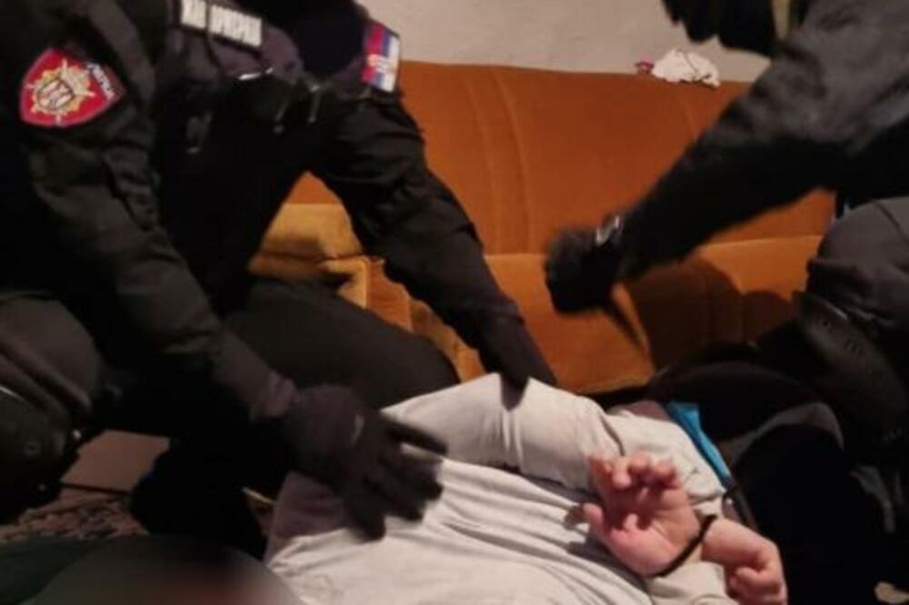 KRAGUJEVČANIN POČINIO 2 PLJAČKE, PA PAO U SVOM STANU: Evo šta je krio u njemu