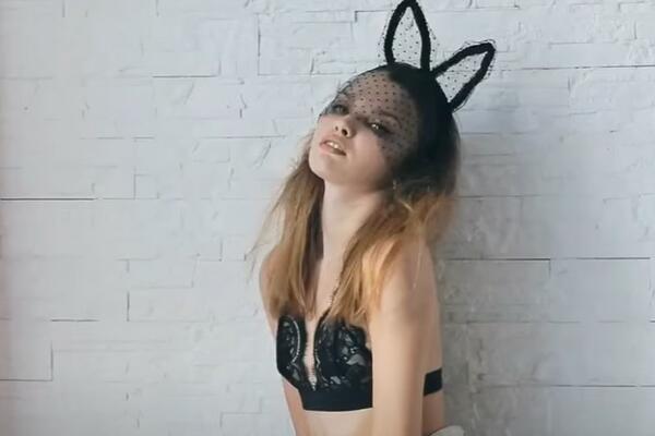 ČUVENA GLUMICA KOJU SMO SVI OBOŽAVALI POTPUNO PODIVLJALA: Napala putnika u avionu, a onda je ODMAH UHAPŠENA!