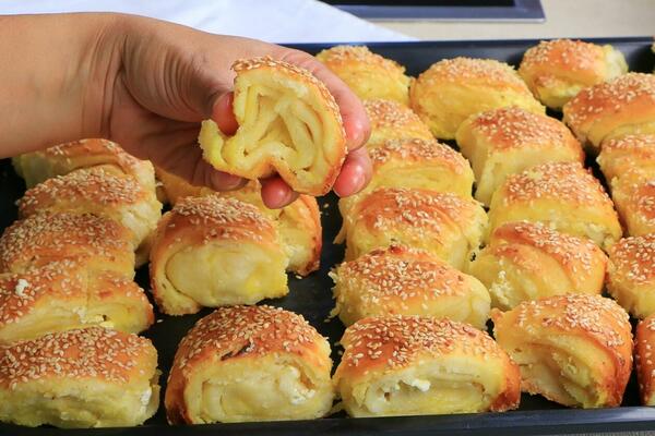 PREUKUSNE KUPUS KIFLE PO RECEPTU VOJVOĐANSKIH DOMAĆICA: Evo JEDNOSTAVNOG RECEPTA, a PUNITE ih ČIME VI HOĆETE